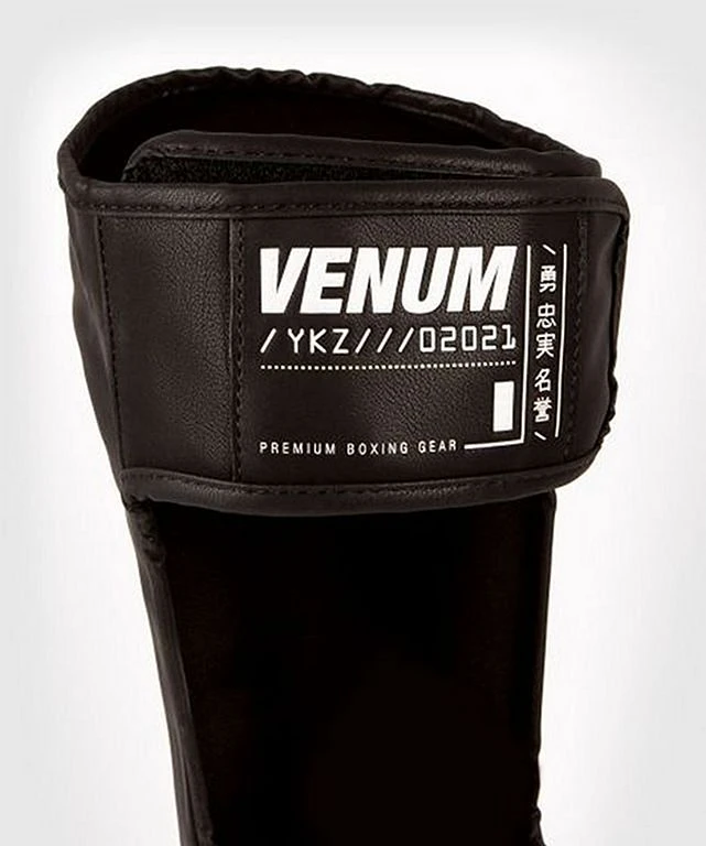 Venum YKZ21 Shinguards Nero-Nero 3 Venum YKZ21 Shinguards Nero-Nero - immagine 3